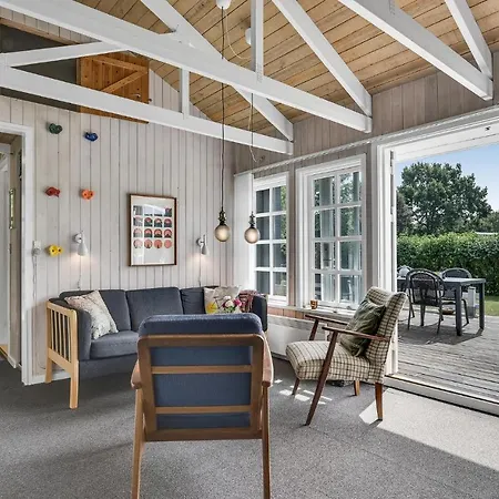 4 Bedroom Gorgeous In Rudkbing * Spodsbjerg